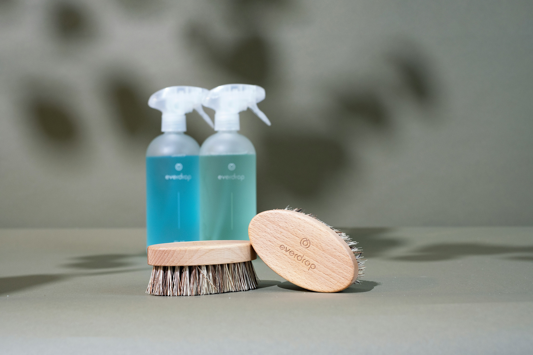 Klebstoffentferner auf einer Werkbank